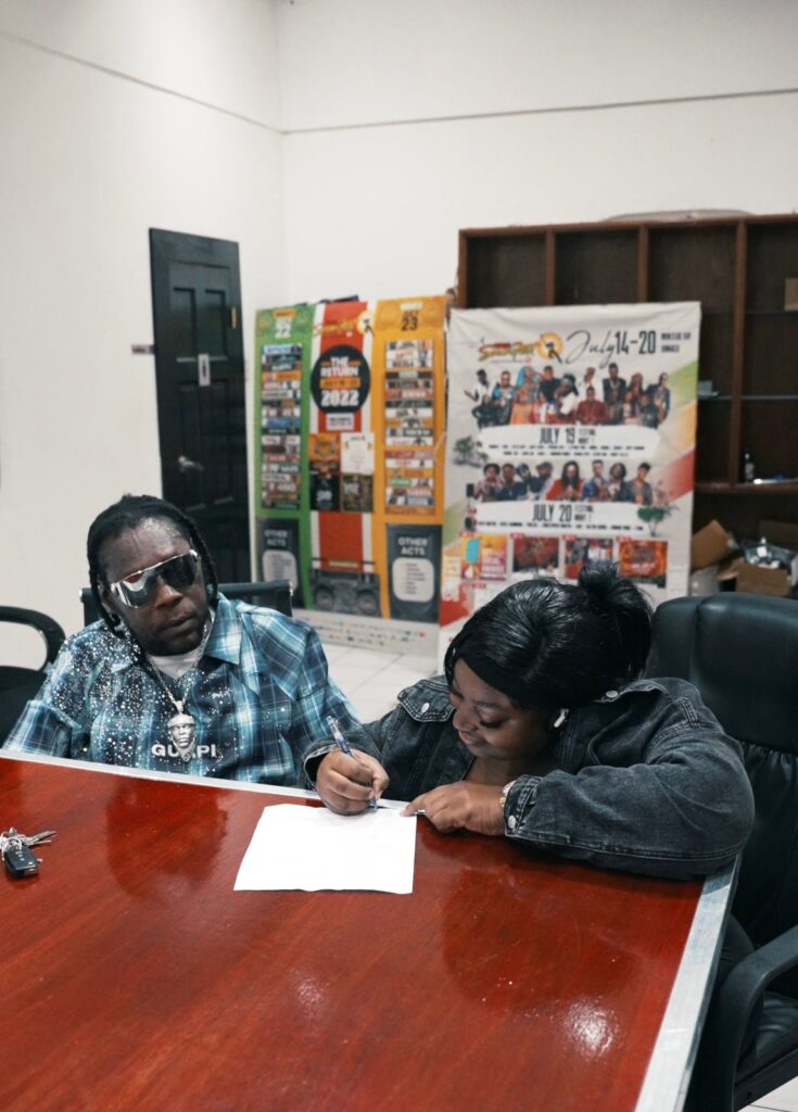 Vybz Kartel signs Shenequa