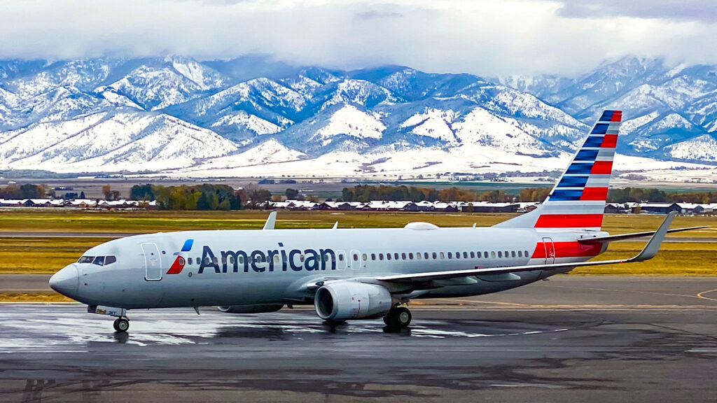 American Airlines reports loss on soaring jet fuel costs