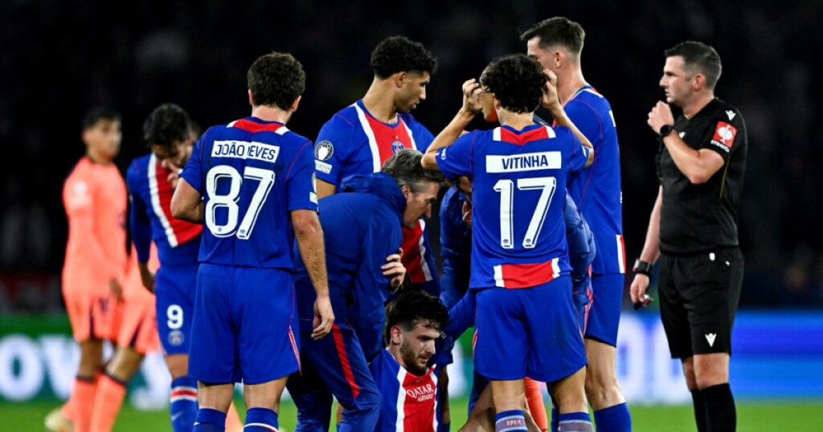 PSG winger Kvaratskhelia’s season in doubt after torn ACL