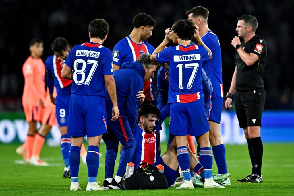 PSG winger Kvaratskhelia’s season in doubt after torn ACL