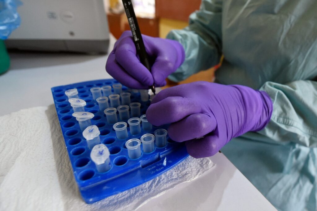 Nigeria evacuates Ebola patient to Switzerland