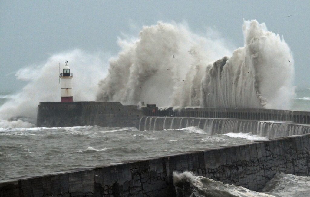 Storm Boelo lashes UK, cutting power and cancelling flights