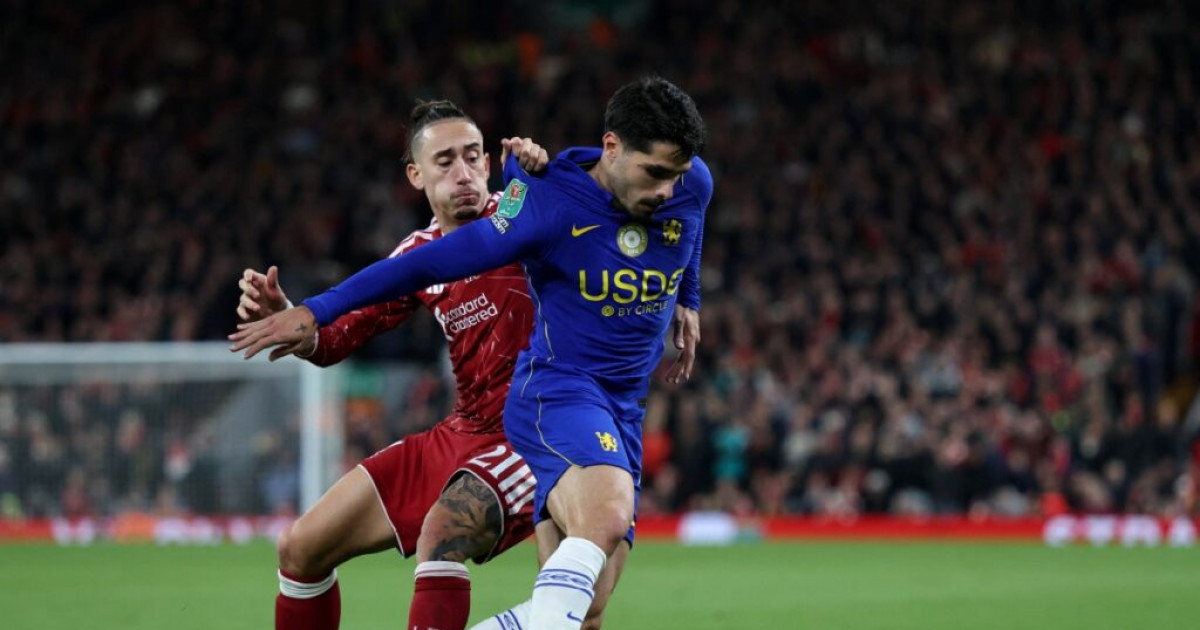 Liverpool beat Chelsea in League Cup shoot-out, Man City survive scare
