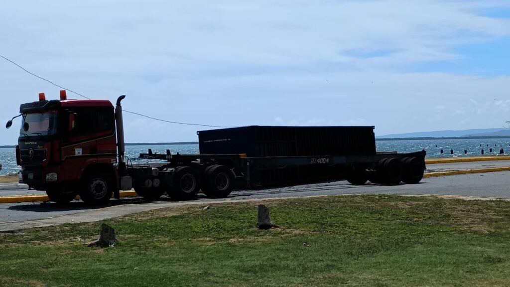 Container falls from trailer in Kingston; car damaged