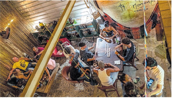 No lights, no friends: Cuban youth grapple with loneliness