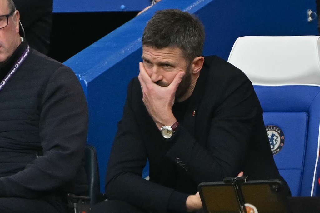Chelsea defeat pushes Carrick closer to Man Utd exit