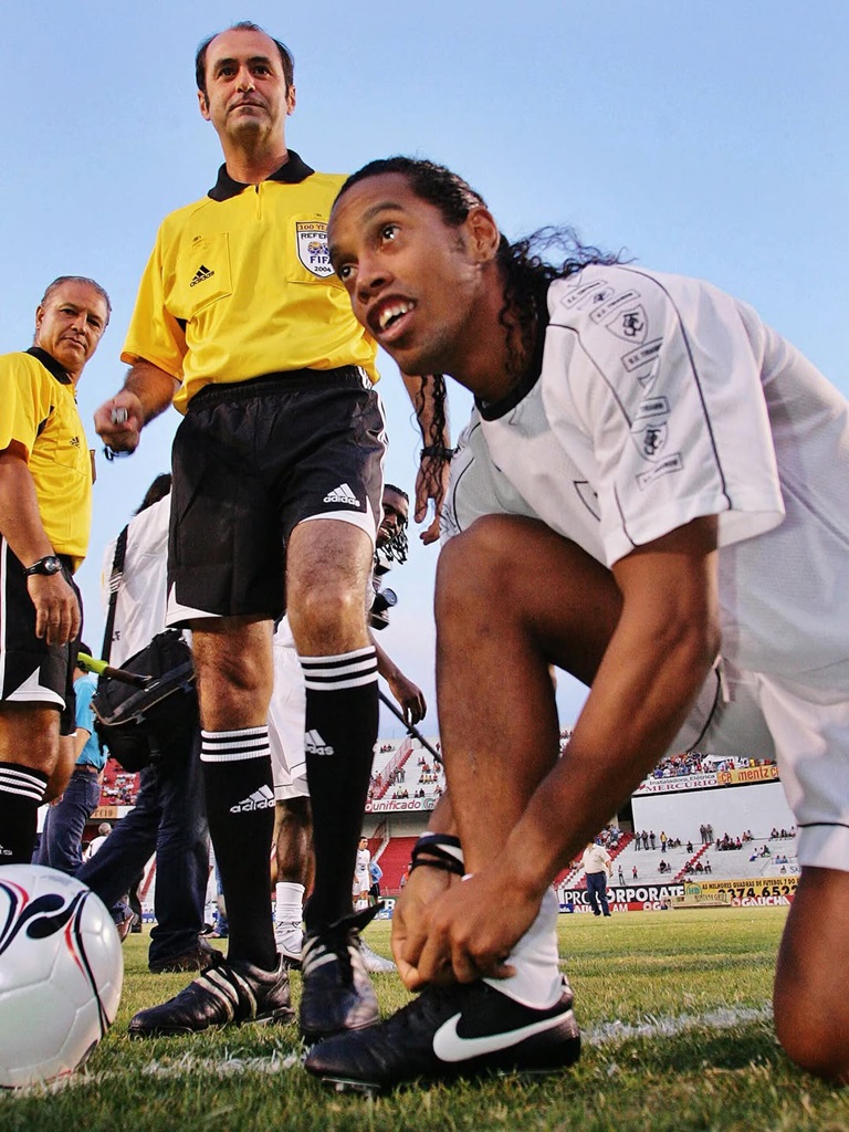 Football legend Ronaldinho to play in Jamaica